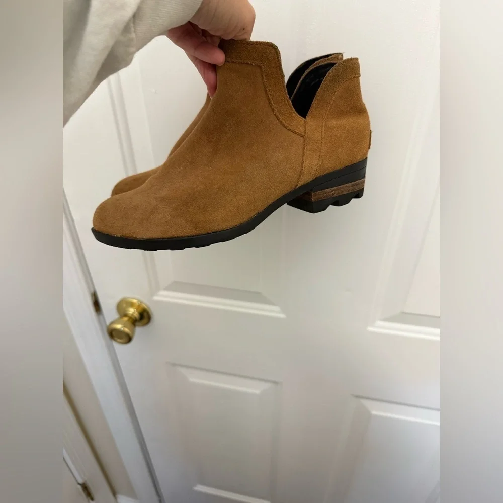 Women’s Sorel Lolla Brown Cutout Ankle Boot Size 6.5 Winter Casual Waterproof